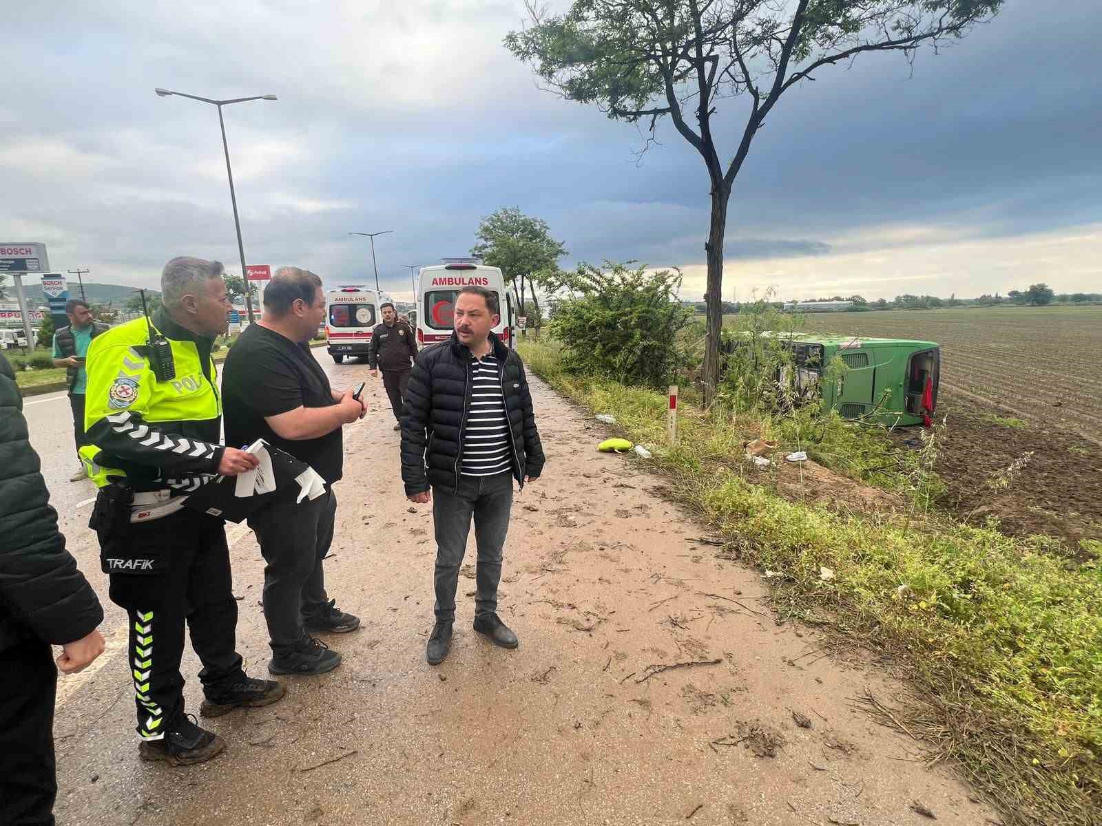 canakkalede tur otobusu devrildi 46 yarali 10 fVdVRqNy