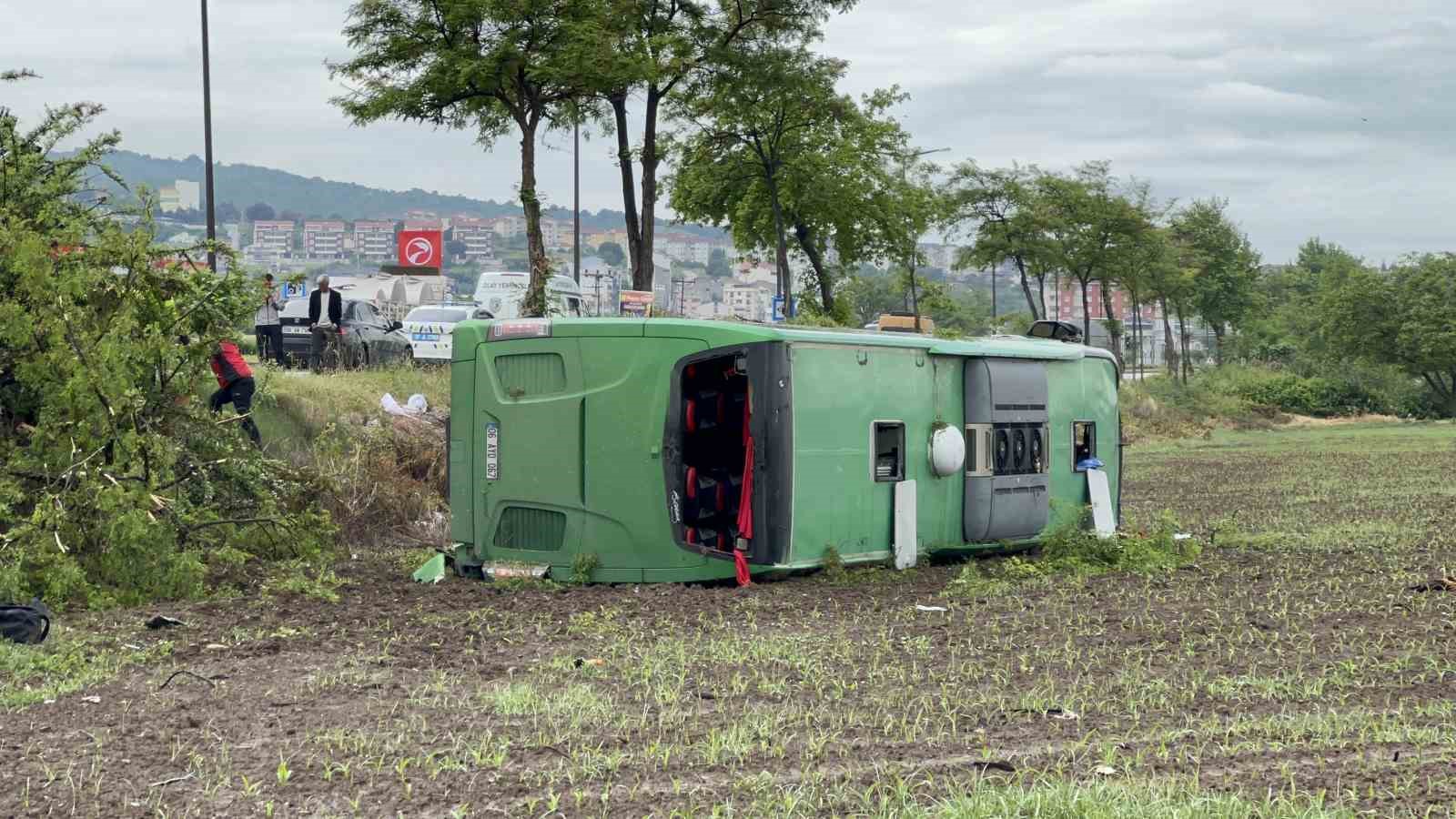 canakkalede tur otobusu devrildi 46 yarali 5 bepwYen2