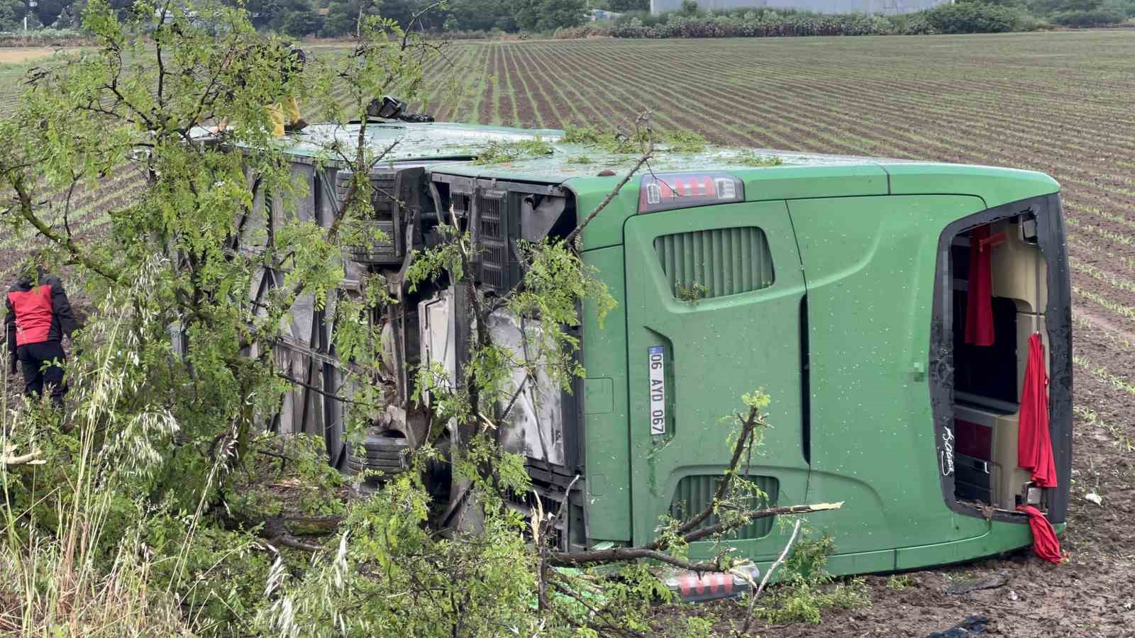 canakkalede tur otobusu devrildi 46 yarali 6 FFruPAH6