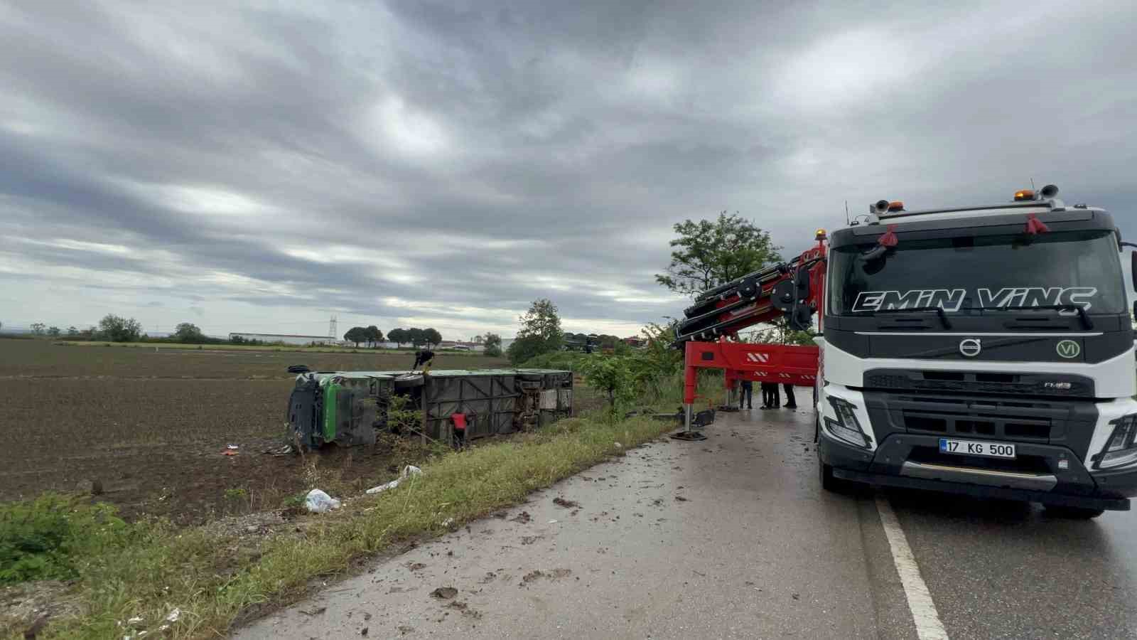 canakkalede tur otobusu devrildi 46 yarali 7 gJvCKcKJ