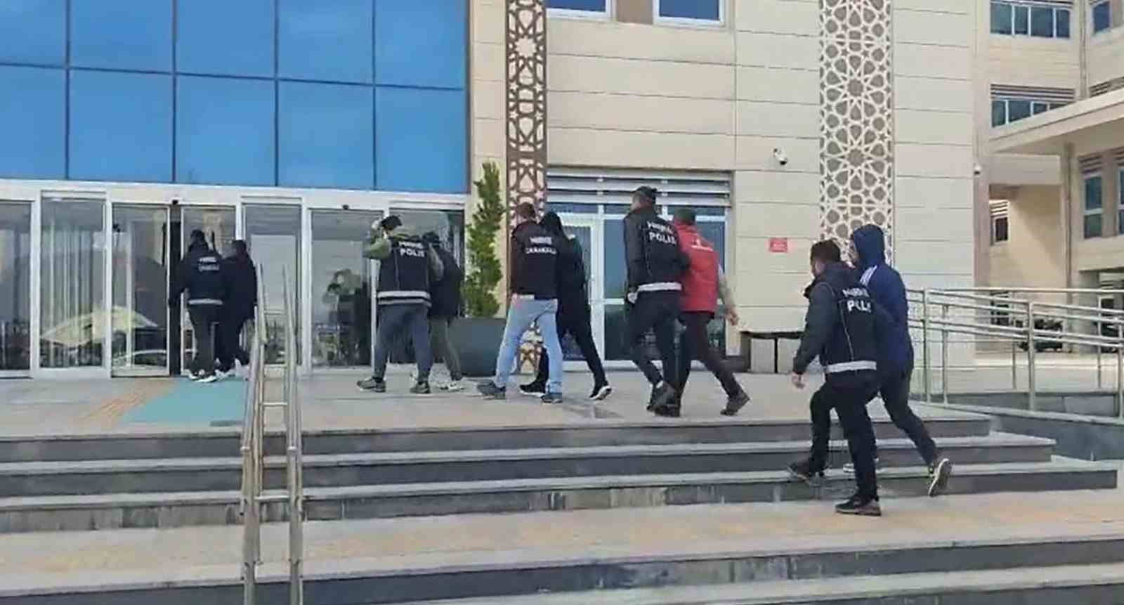 Çanakkale’de uyuşturucu taciri 5 şüpheli tutuklandı 4 canakkalede uyusturucu taciri 5 supheli tutuklandi 0 4KGasef5