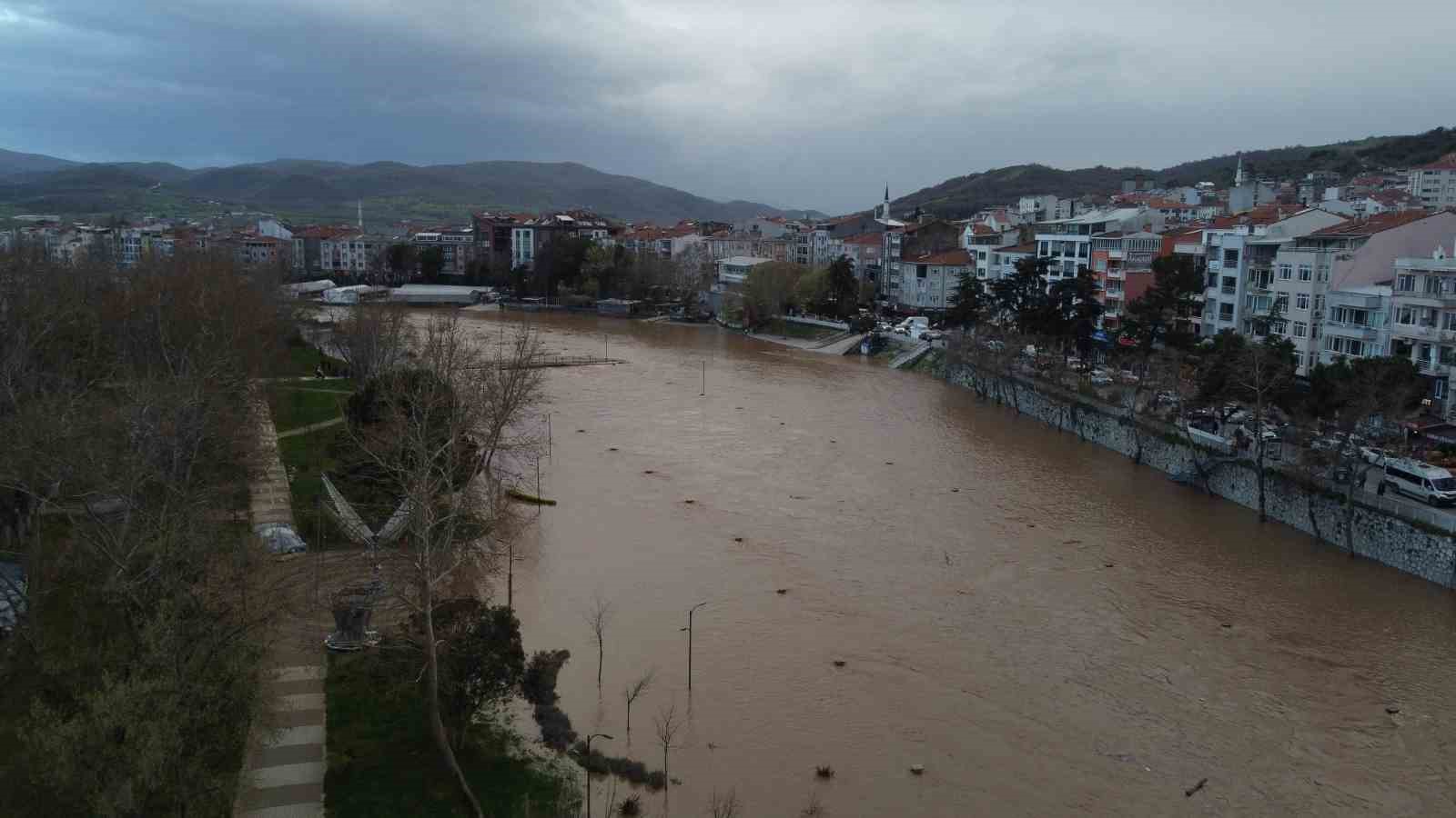 canakkalede yagmur nedeniyle tasan kocabas cayi dron ile goruntulendi 0 Cp6viCGu