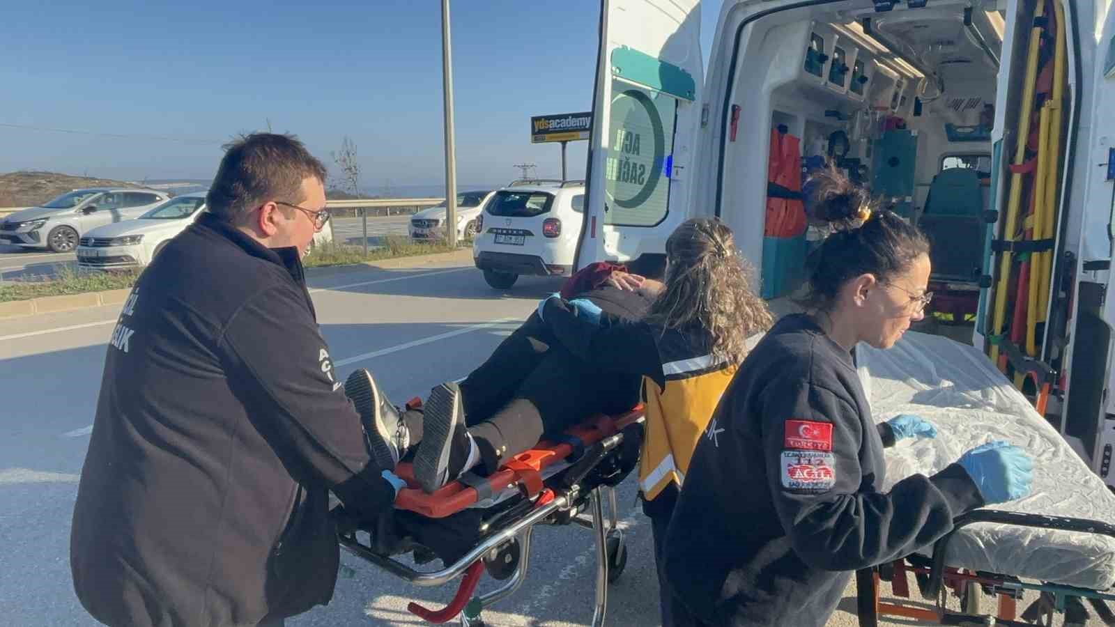 canakkalede yolcu minibusu devrildi 8 yarali 1