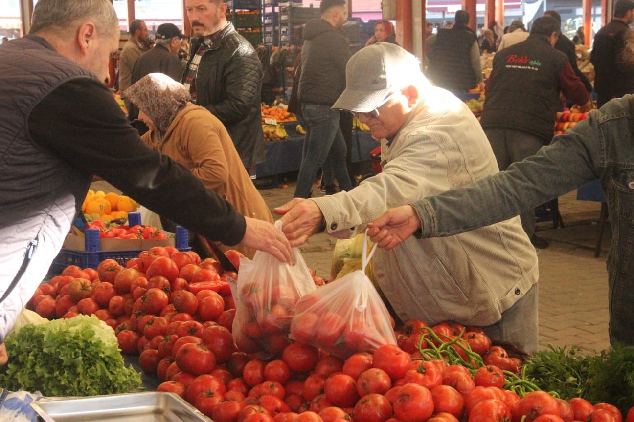 canakkalenin meshur domatesi tezgahlarda 40 liradan 10 liraya kadar dustu 1 BAHjLaOn