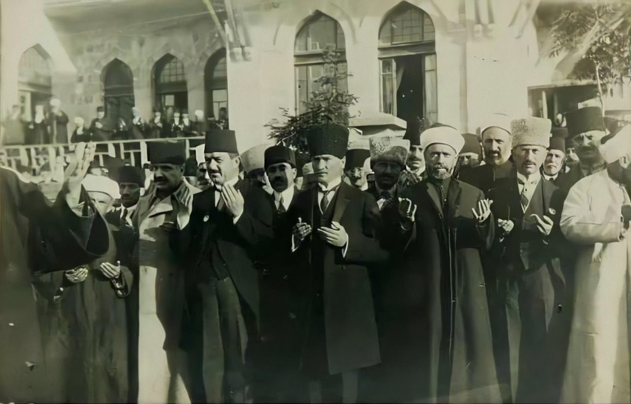 canakkaleyi tbmmde temsil eden 92 kisi bu sergide yasatiliyor 7 zck266EN