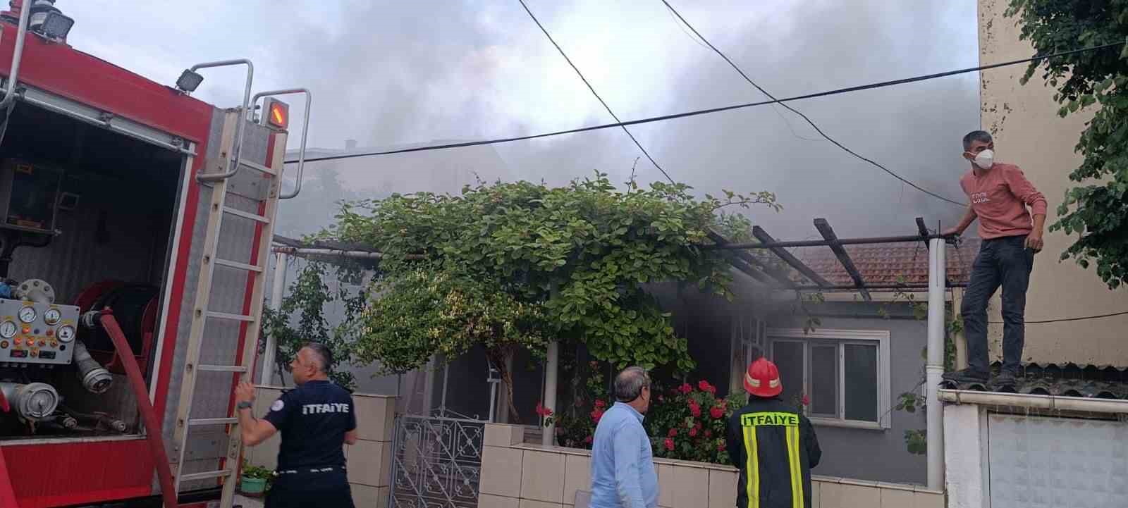 canda alevlere teslim olan ahsap ev kullanilmaz hale geldi 0 OBNPDP5e