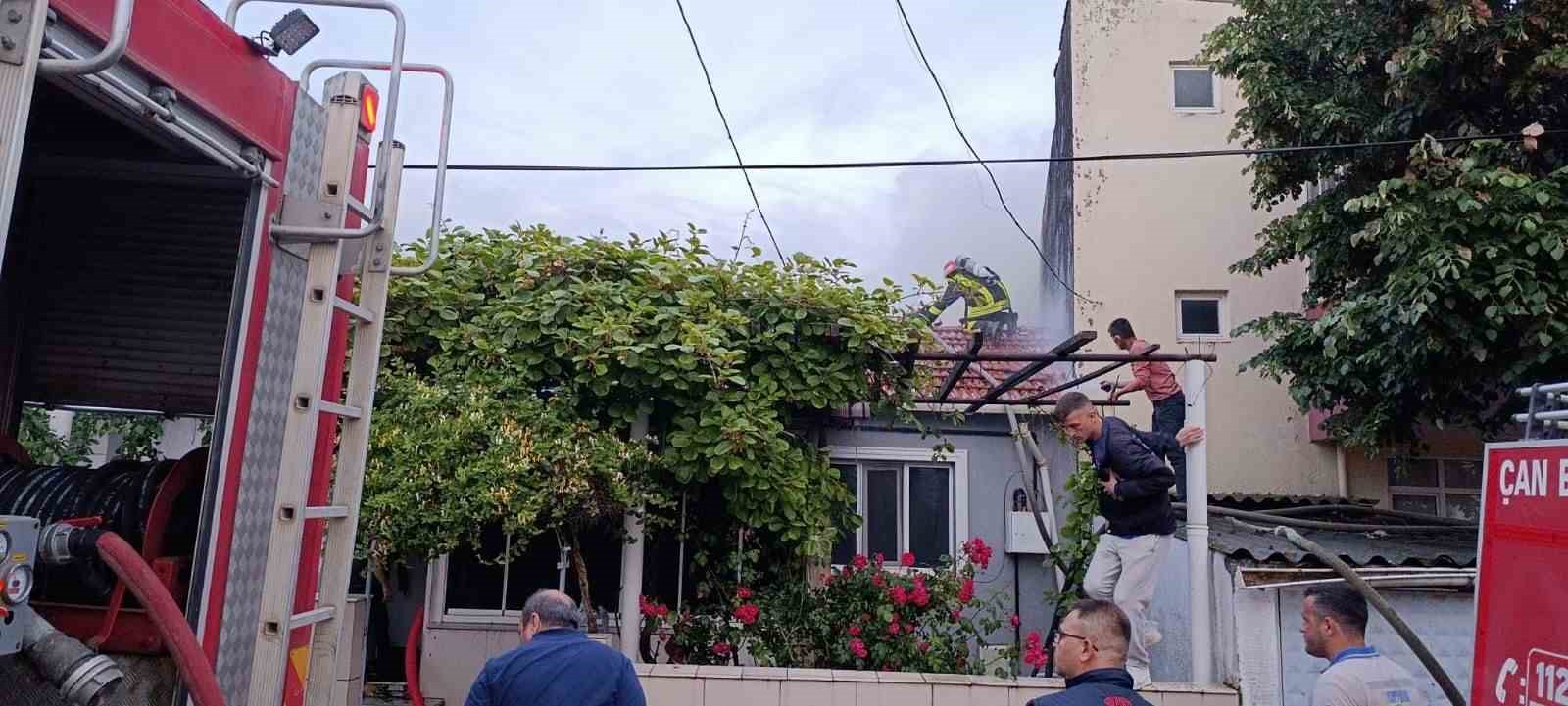 canda alevlere teslim olan ahsap ev kullanilmaz hale geldi 1