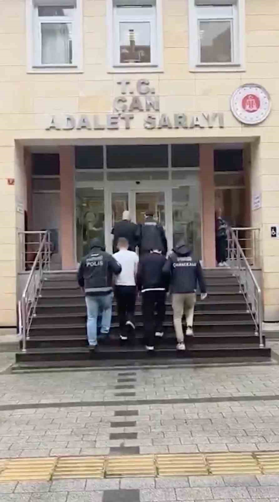 canda uyusturucu operasyonunda 4 tutuklama 0 EEWXYwGj
