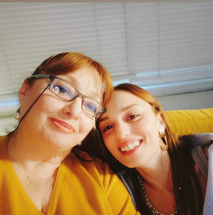 canim annemle verdigimiz kanser mucadelesini bugun kaybettik. Benim neseli ici icine sigmayan m