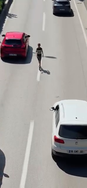 canini hice sayarak akan trafikte boyle yurudu 0 LEQmhkbH