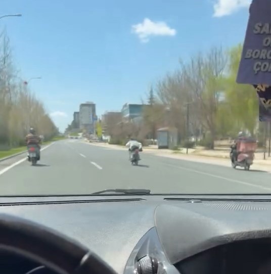 canini hice sayip motosikleti uzerine uzanarak surdu 0 wOEQiRlW