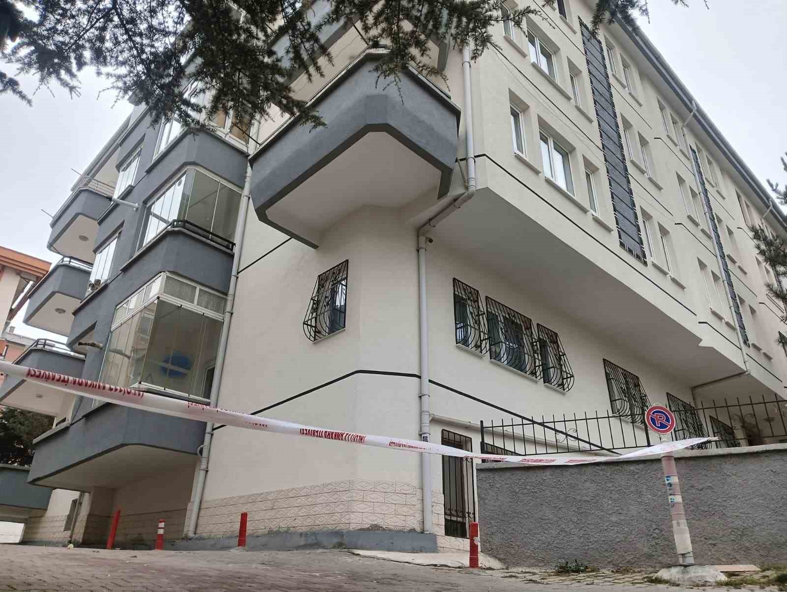 cankayada cokme olusan apartmanda yasayanlar tedbir amacli tahliye edildi 0