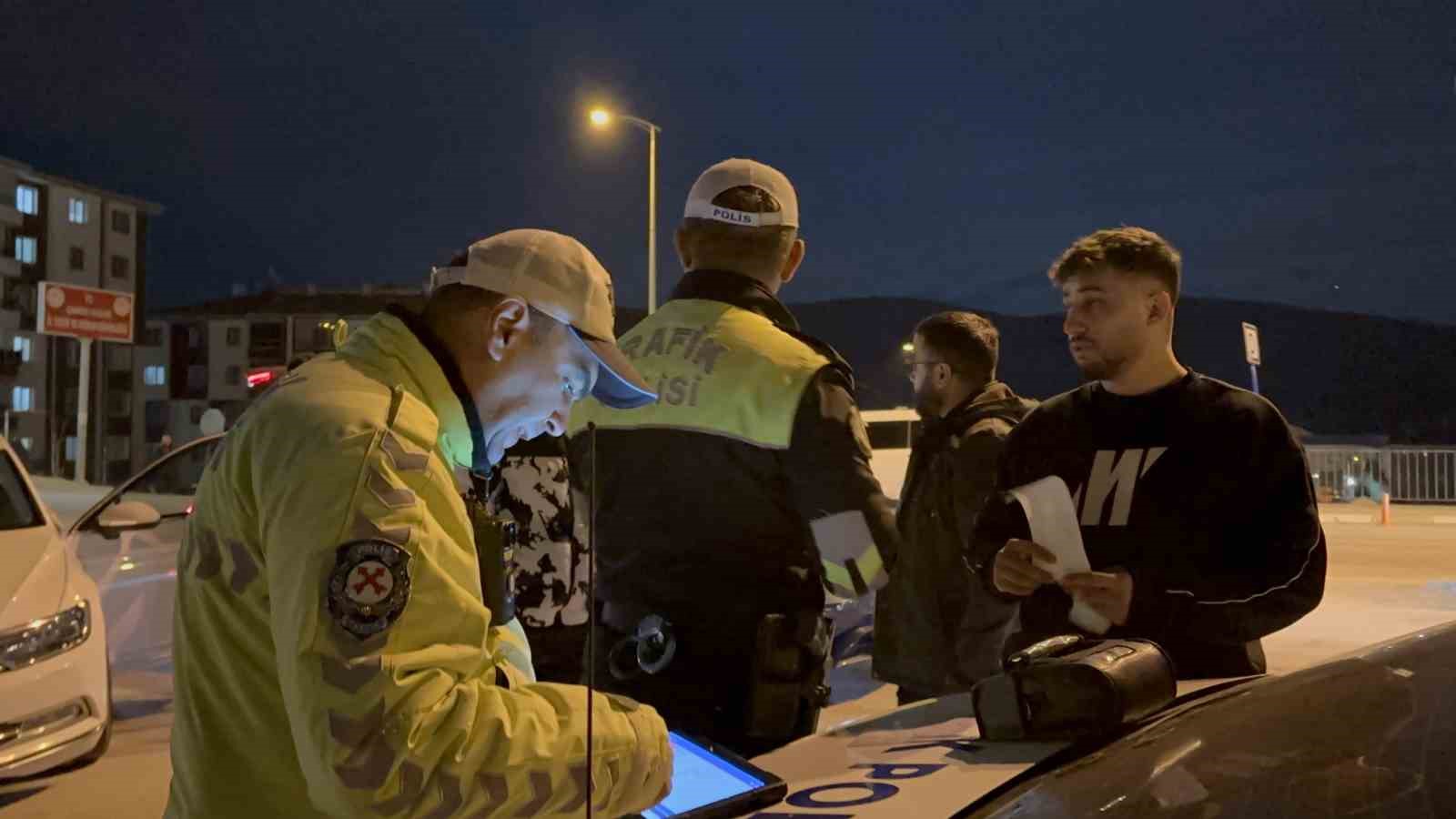 Çankırı’da araçta ses sistemi bulunduran sürücüye ceza yağdı 4 cankirida aracta ses sistemi bulunduran surucuye ceza yagdi 0 hV8CWS9P