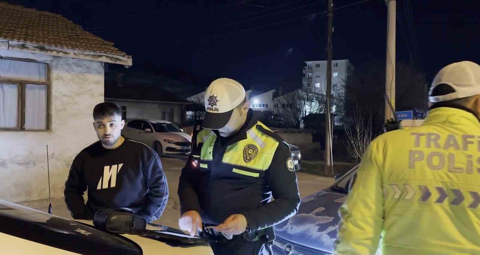 Çankırı’da araçta ses sistemi bulunduran sürücüye ceza yağdı 6 cankirida aracta ses sistemi bulunduran surucuye ceza yagdi 2 BsPw9S6y
