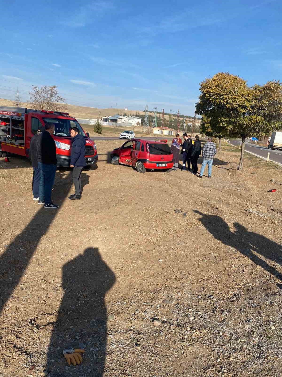 cankirida hafif ticari arac ile otomobil carpisti 1 olu 4 yarali 0 IItyYhwc