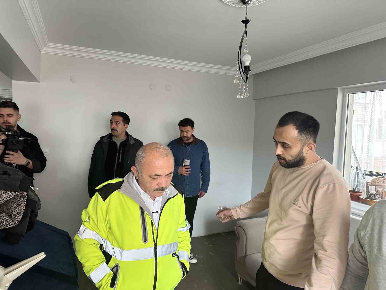 cankirida su baskinlarinin yasandigi evlerde tahliye calismalari suruyor 2 RpXXkuYJ