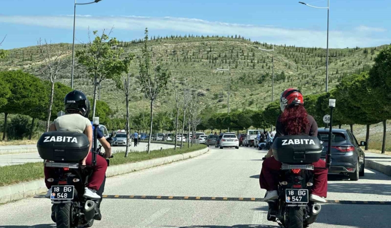 cankirida-yksye-gec-kalan-adaylarin-yardimina-zabita-ekipleri-yetisti-hiWi4WXF.jpg