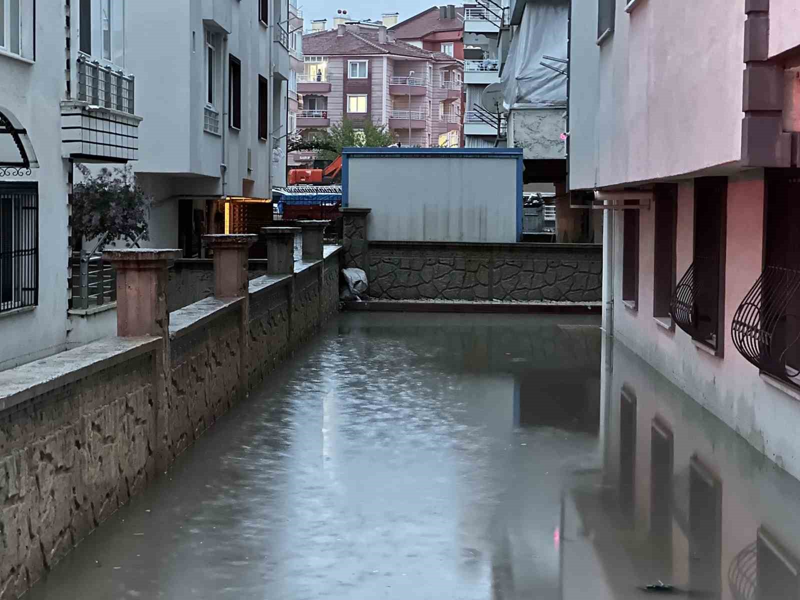 cankirida yollar gole dondu ev ve is yerlerini su basti 5