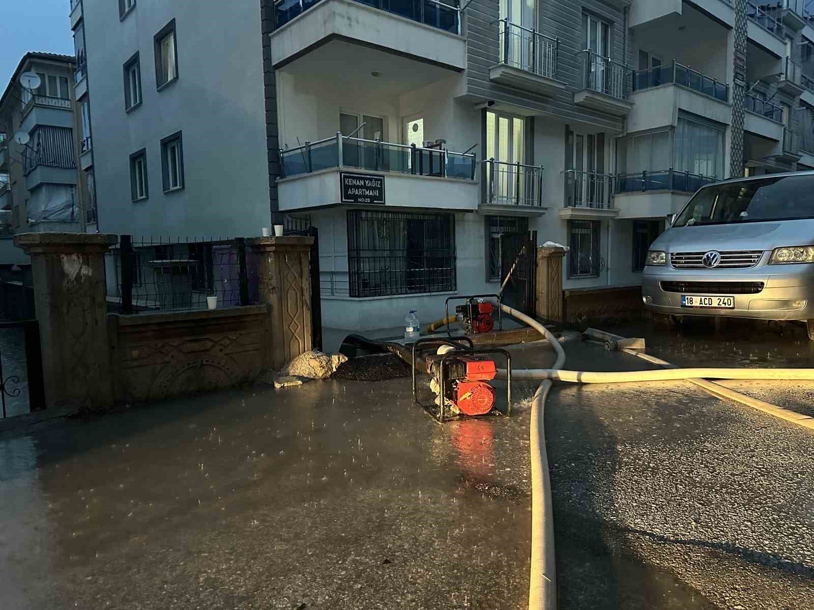 cankirida yollar gole dondu ev ve is yerlerini su basti 6 nOXykbgp