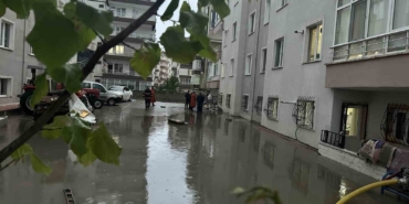 cankirida-yollar-gole-dondu-ev-ve-is-yerlerini-su-basti-QwlfwahX.jpg