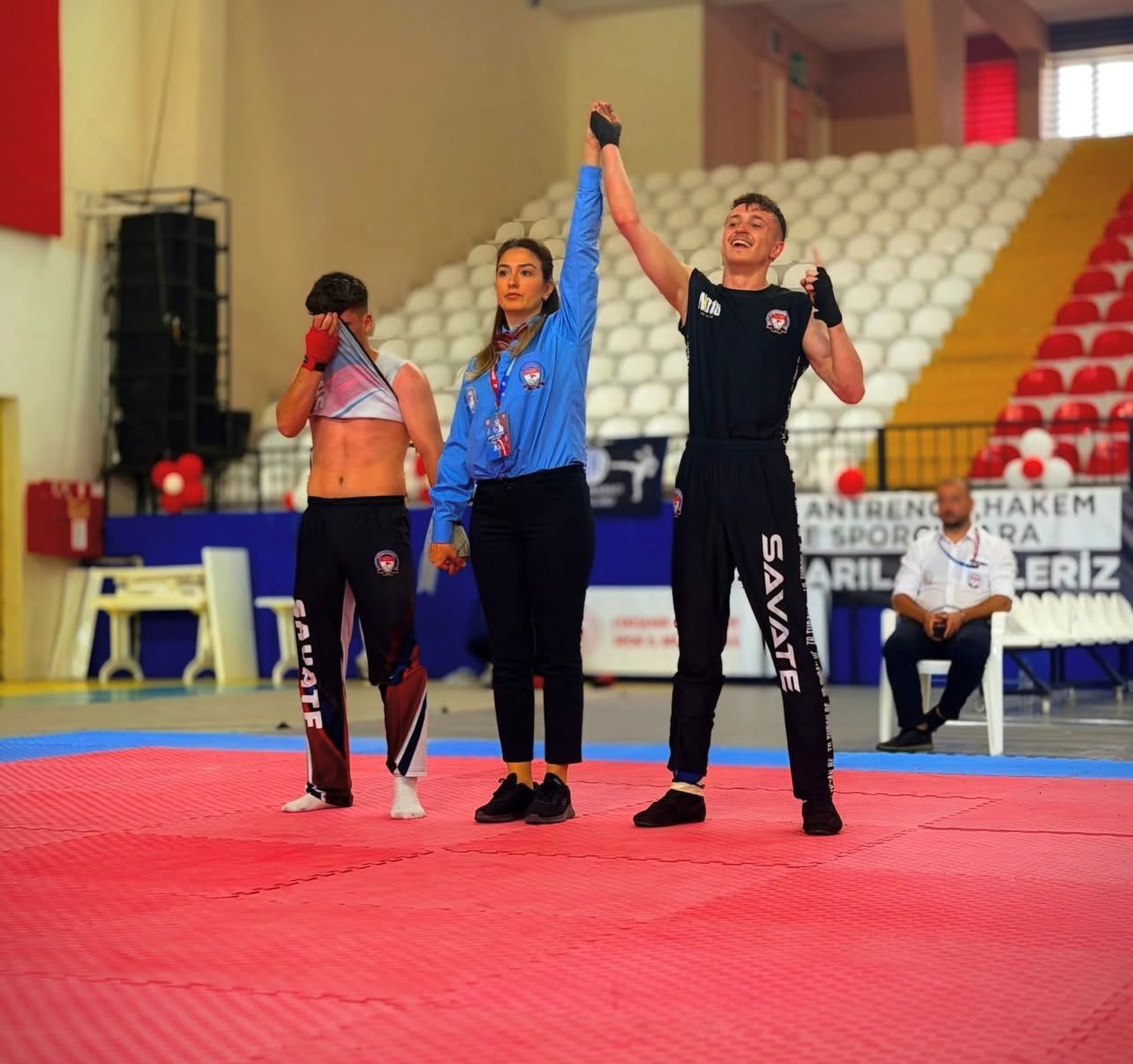 Çankırılı genç sporcular, savate sporunda başarılarıyla göz dolduruyor 5 cankirili genc sporcular savate sporunda basarilariyla goz dolduruyor 1 E1ck8ILZ