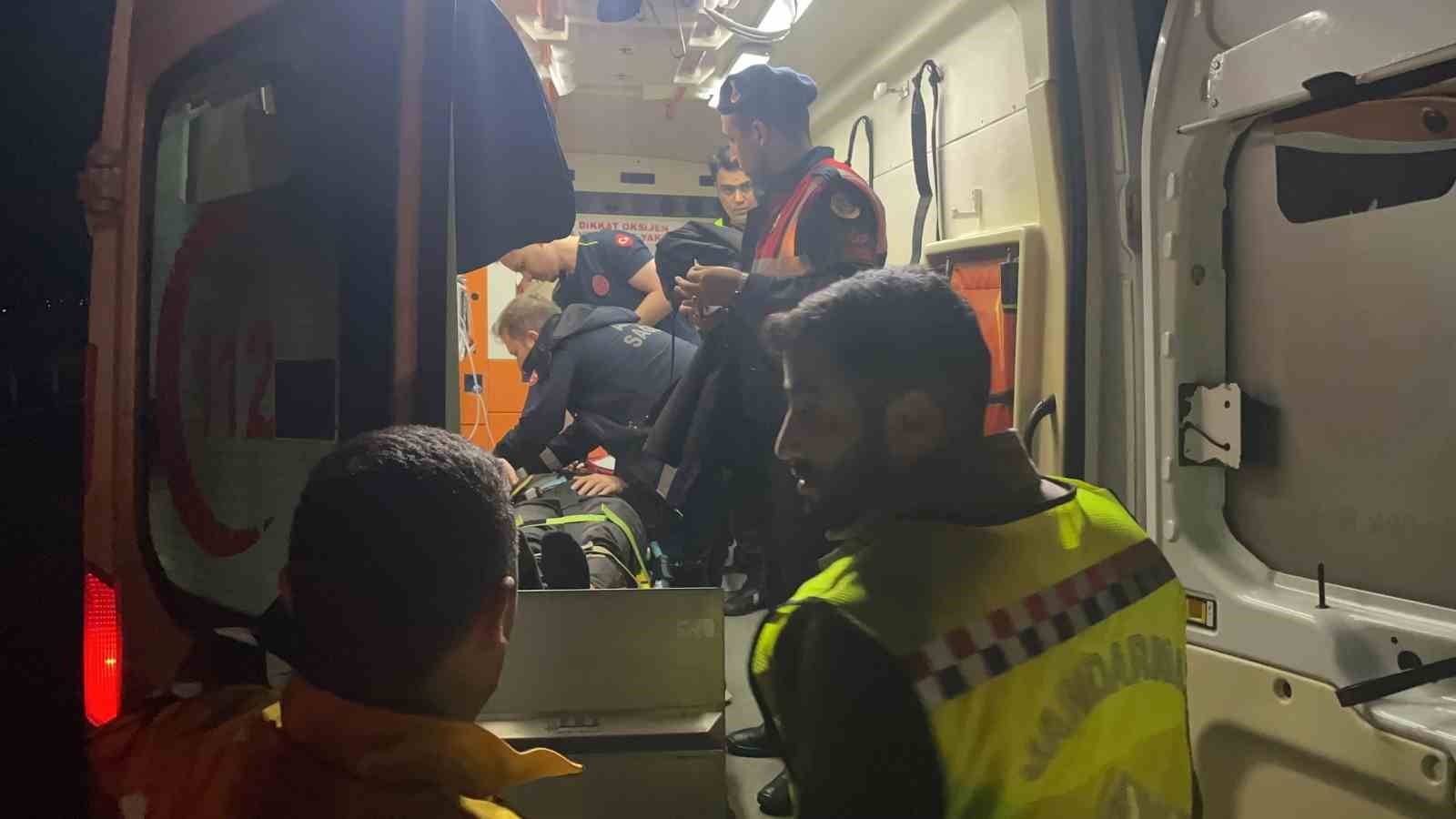 Canlı tavuk yüklü tır başka bir tıra arkadan çarptı: Kabinde sıkışan sürücüyü itfaiye kurtardı 6 canli tavuk yuklu tir baska bir tira arkadan carpti kabinde sikisan surucuyu itfaiye kurtardi agqeQWEf