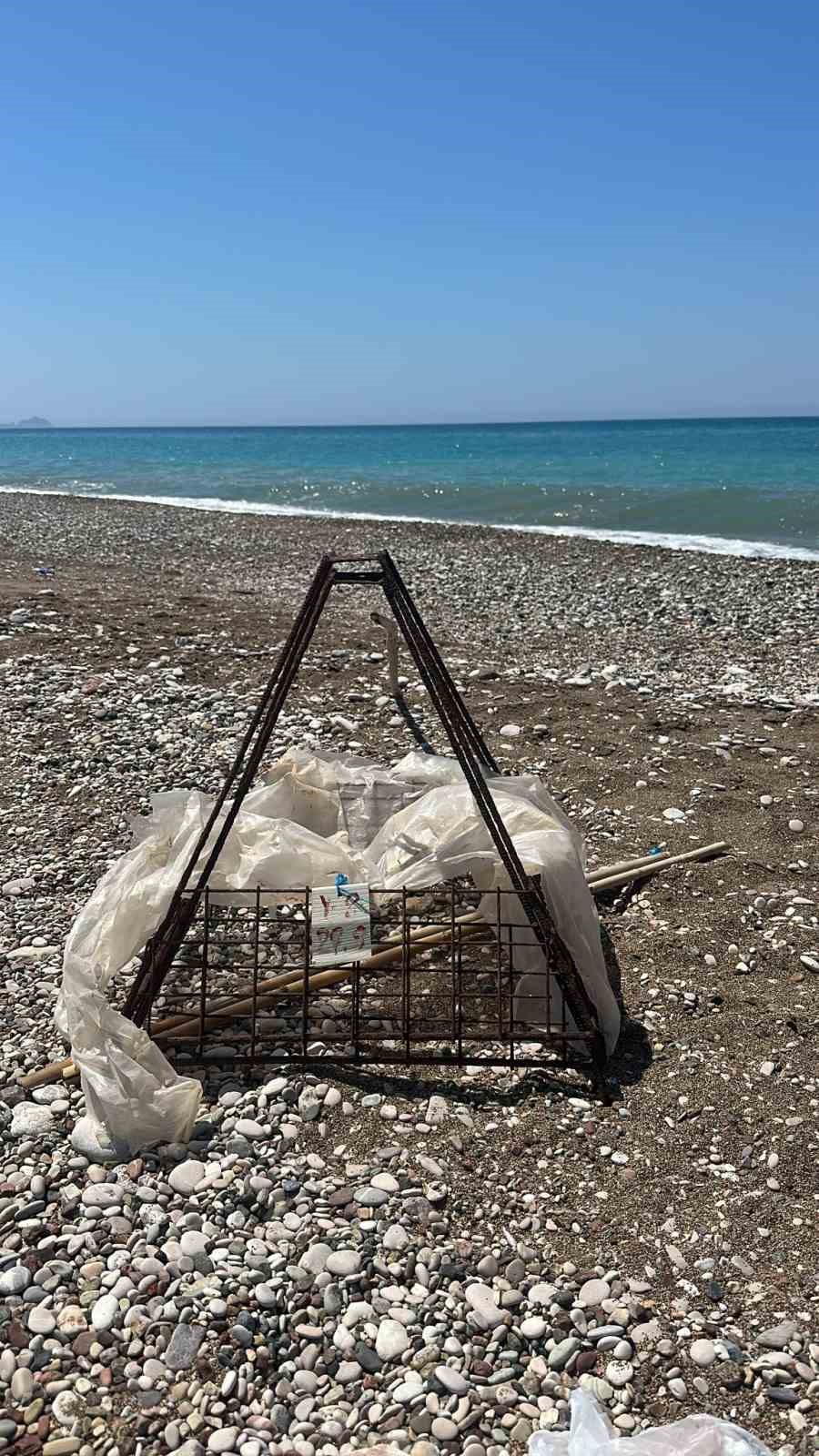 Caretta Caretta yuvasının üzerinde mangal ateşi yaktılar 5 caretta caretta yuvasinin uzerinde mangal atesi yaktilar 1 f2pbeD99