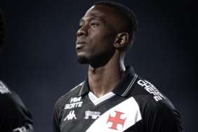 carlos-cuesta-teve-seu-contrato-de-emprestimo-com-o-vasco-renovado-ate-dezembro-de-2026-1767653992671_v2_4x3