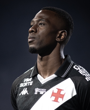 carlos-cuesta-teve-seu-contrato-de-emprestimo-com-o-vasco-renovado-ate-dezembro-de-2026-1767653992671_v2_4x3
