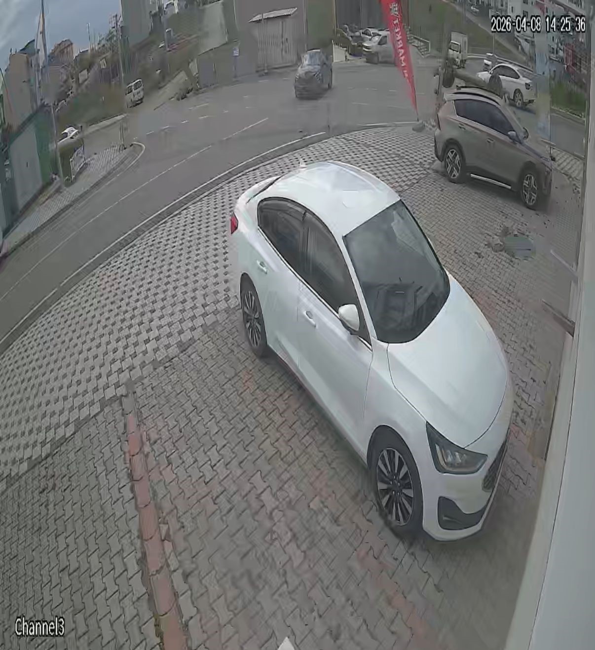 carpisan araclardan biri takla atti 7 kisi yaralandi kaza ani kamerada 1