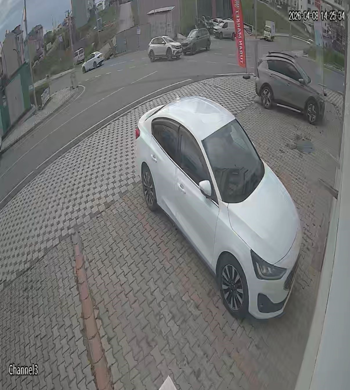carpisan araclardan biri takla atti 7 kisi yaralandi kaza ani kamerada 2 uG3YJPed