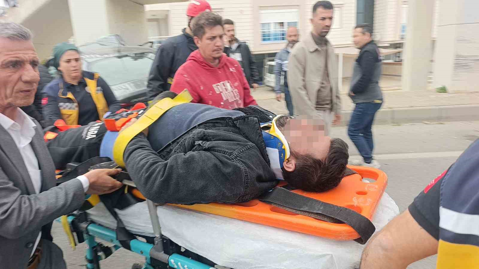 carpisan iki aractan biri ust gecidin ayaklarina carpti 1 agir yarali 0 kEYYjmKr