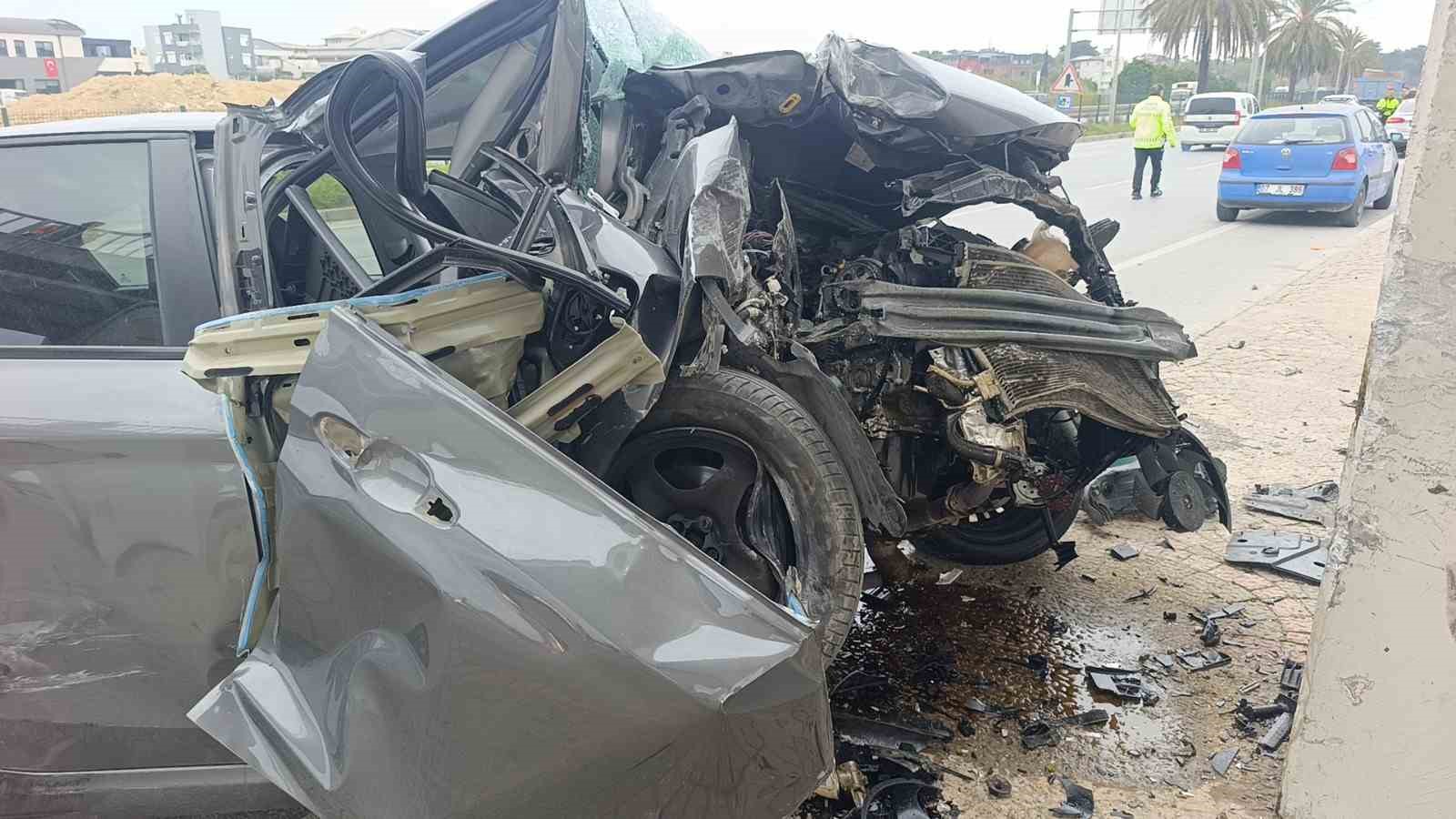 carpisan iki aractan biri ust gecidin ayaklarina carpti 1 agir yarali 2 zft66mSB