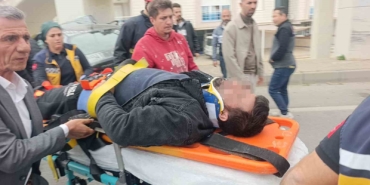 carpisan-iki-aractan-biri-ust-gecidin-ayaklarina-carpti-1-agir-yarali-2nPFUuXx.jpg