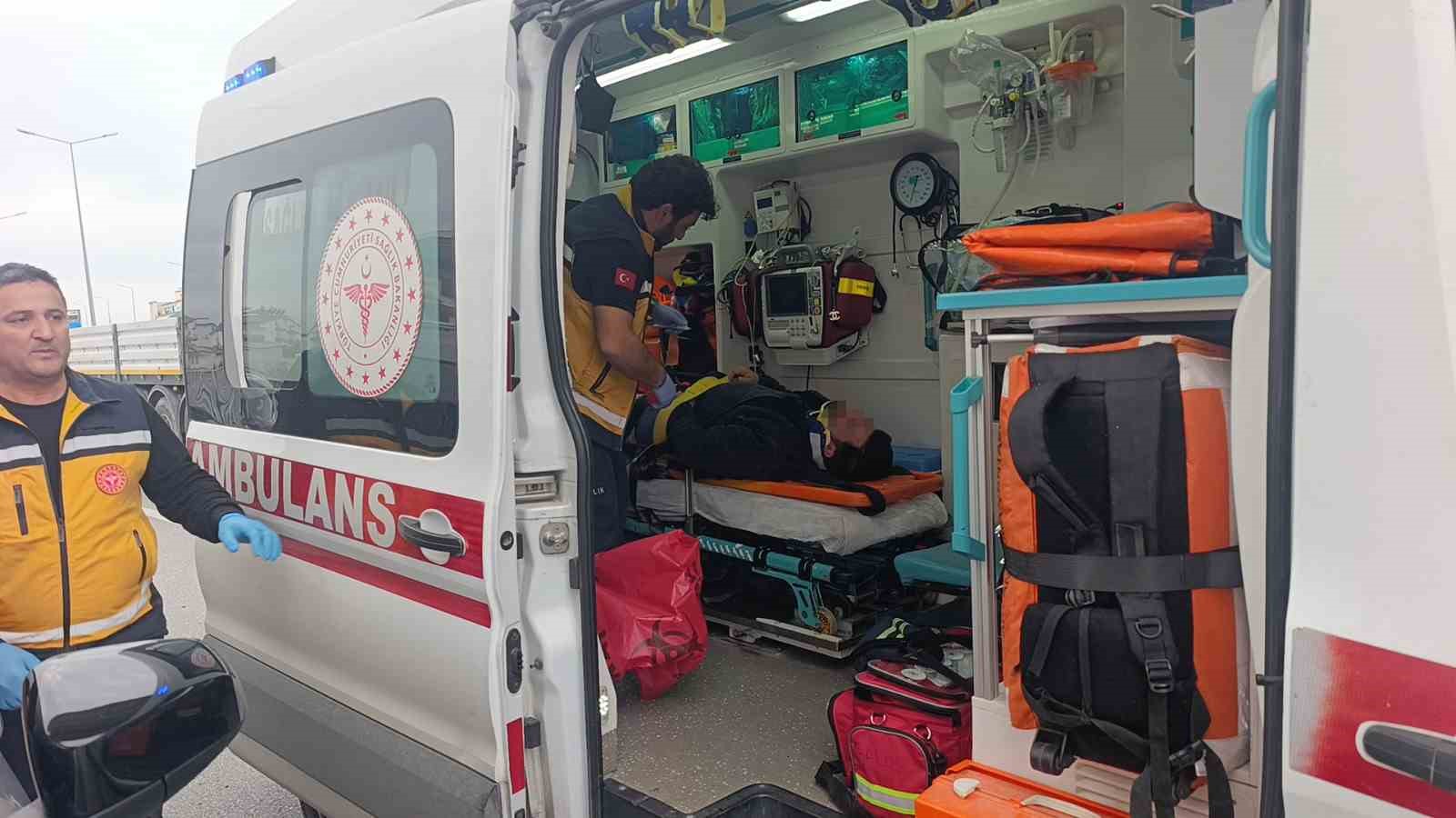 carpisan iki aractan biri ust gecidin ayaklarina carpti 1 agir yarali 6