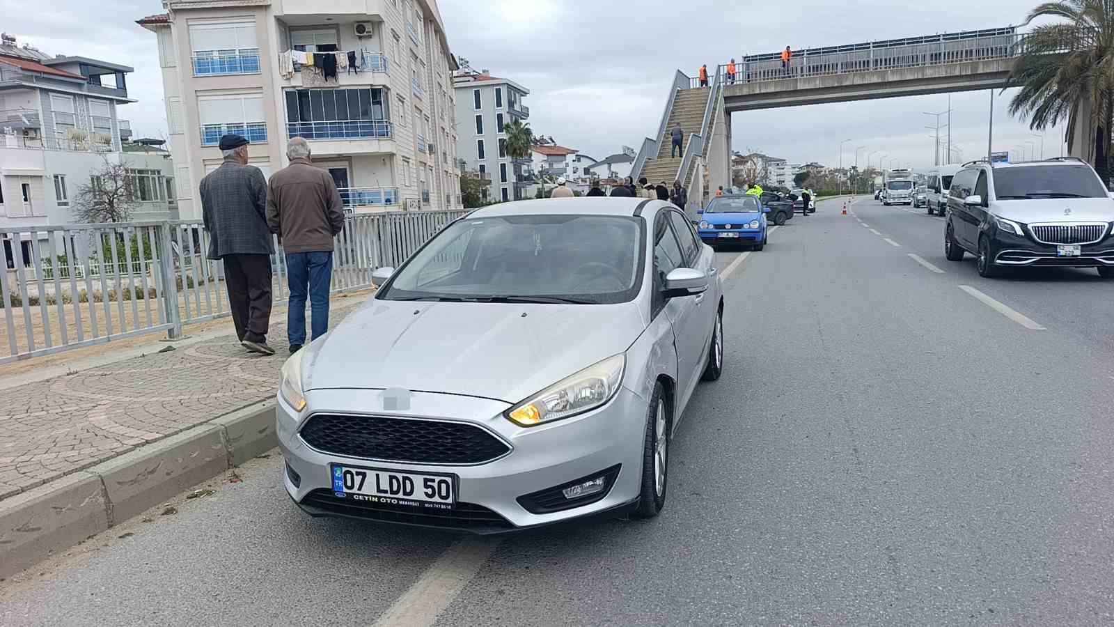 carpisan iki aractan biri ust gecidin ayaklarina carpti 1 agir yarali 8 LDNcp1Ey