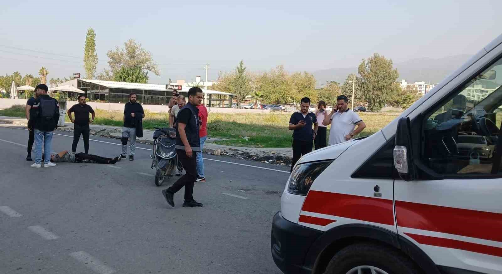 carpisan motosikletlerin suruculeri yere savruldu o anlar kamerada 2 RBDOCfNr