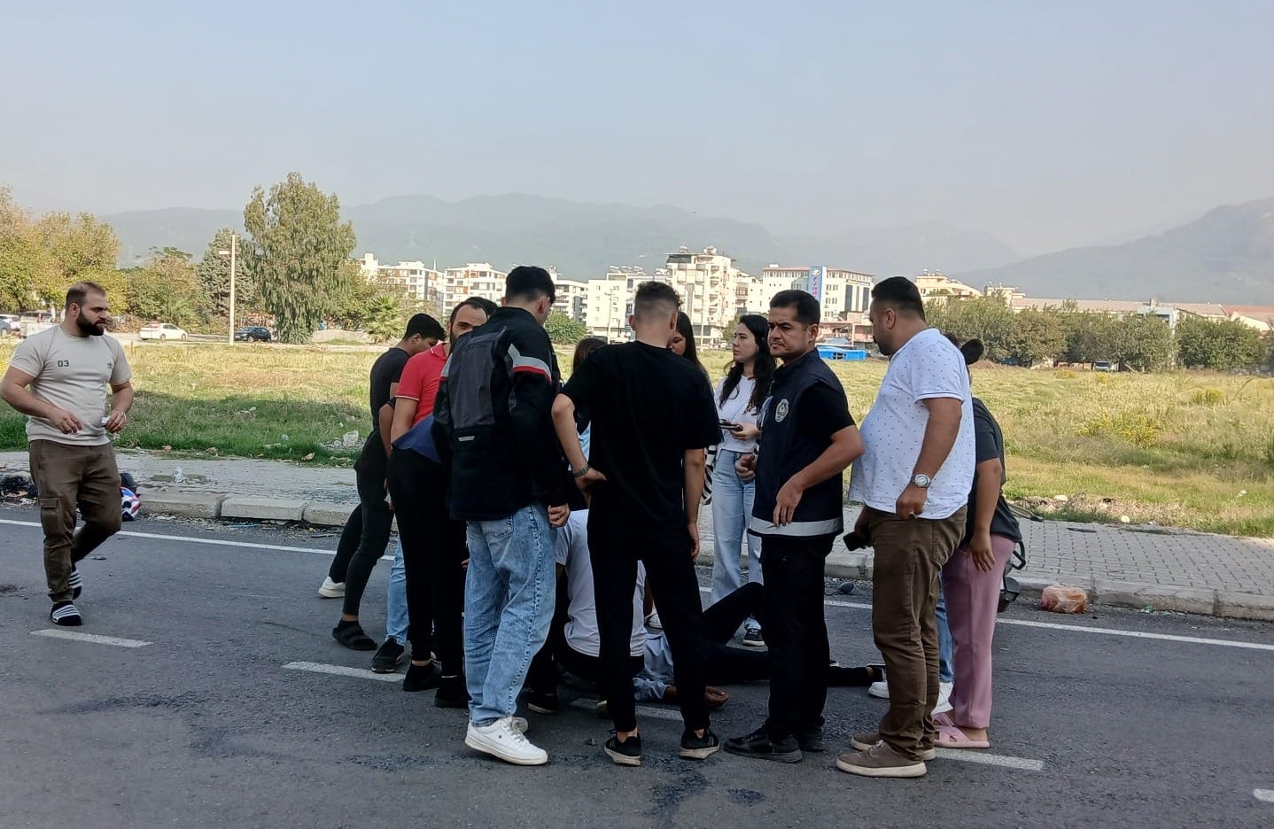 carpisan motosikletlerin suruculeri yere savruldu o anlar kamerada 3 X5bGbWjG
