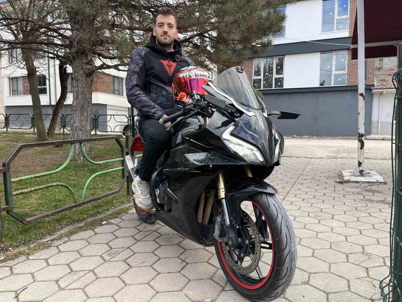 carpmaktan son anda kurtuldugu bisikletliye once tokat atti sonra yerden kaldirdi 4 amXTIVNp