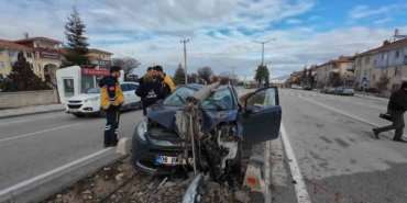 carptigi-aydinlatma-digeri-otomobilin-uzerine-devrildi-saglik-calisani-olumden-dondu-ye7NPLTJ.jpg