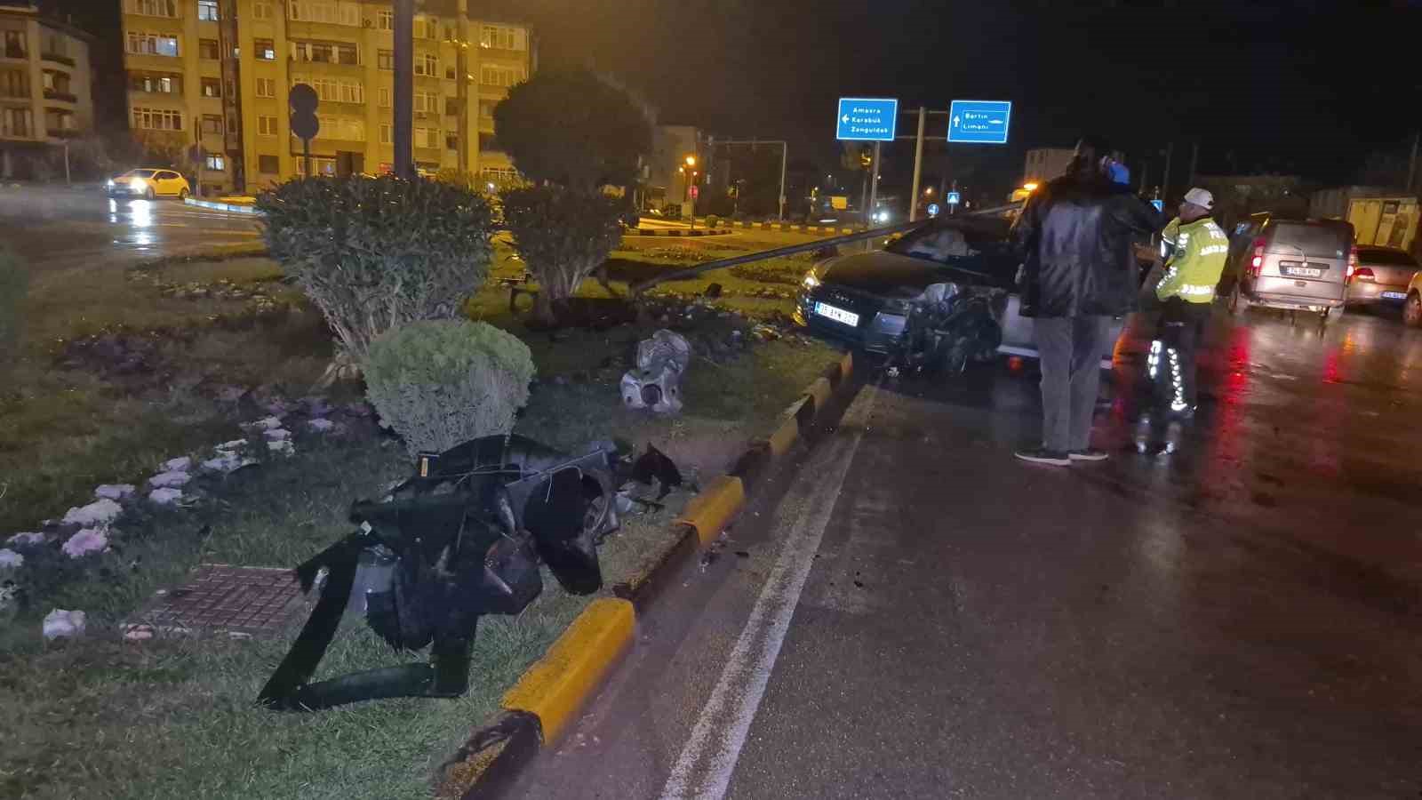 carptigi direk aracin ustune devrildi surucu kaza yerinden kacti 0 h7NlQDcR
