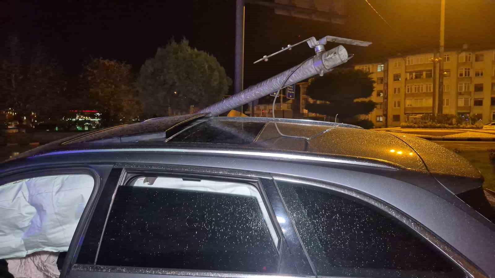 carptigi direk aracin ustune devrildi surucu kaza yerinden kacti 1 9qsU9uZB