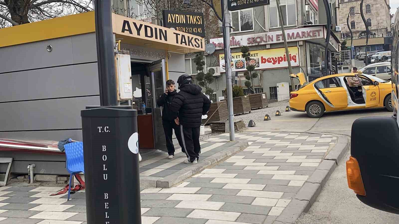 carptiklari yasli kadini taksi duragina birakip kactilar 1 hOUIMAcL