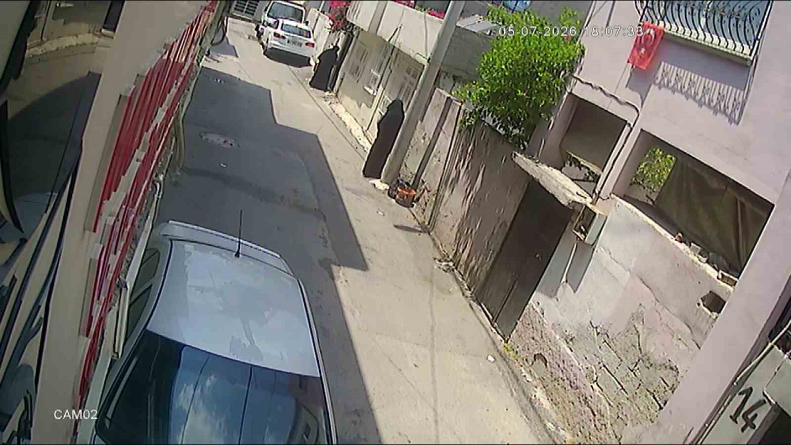 Çarşaf giyip keşif yaptılar, 40 dakikada servet çaldılar 4 carsaf giyip kesif yaptilar 40 dakikada servet caldilar 0