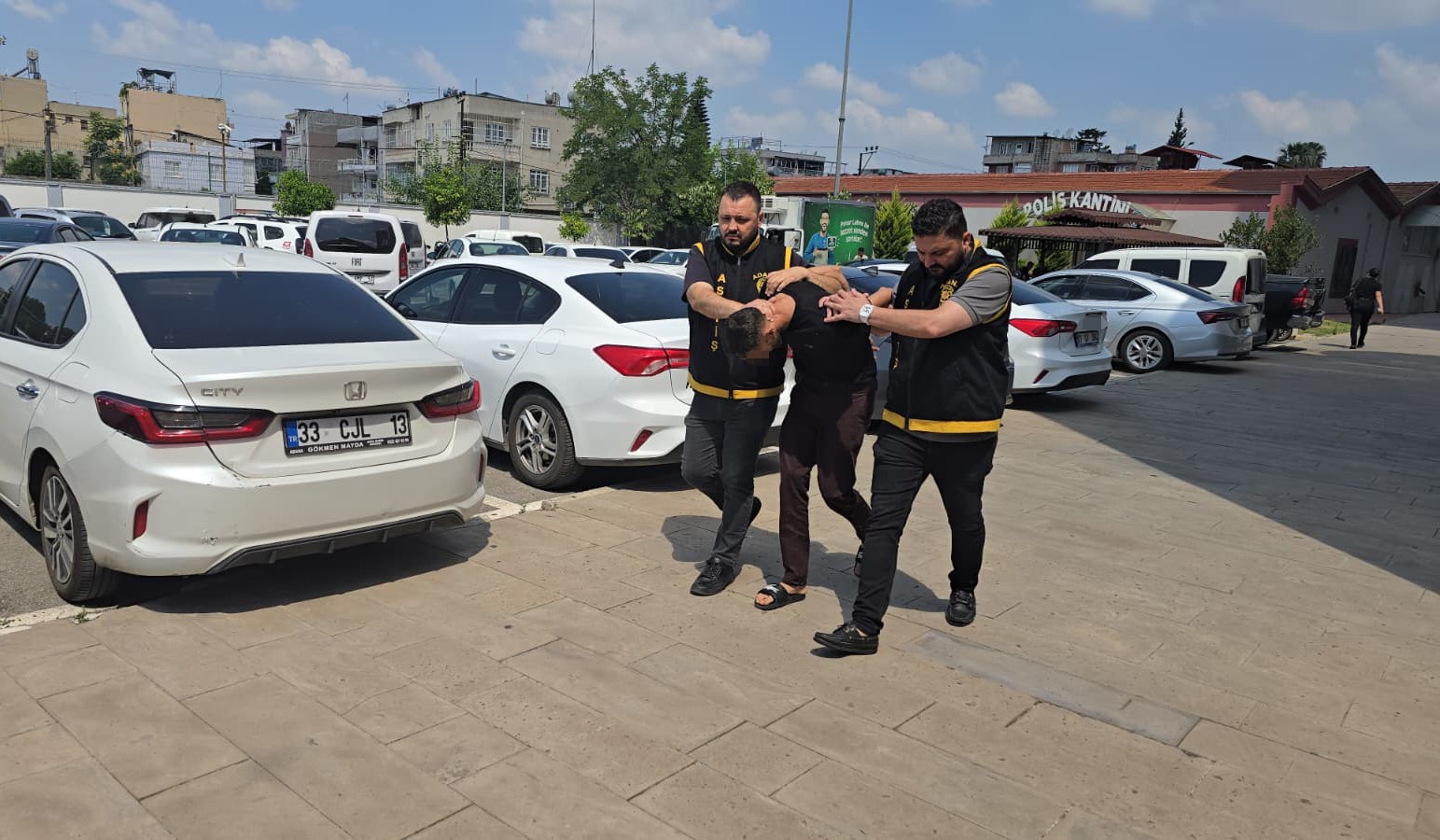 Çarşaf giyip keşif yaptılar, 40 dakikada servet çaldılar 6 carsaf giyip kesif yaptilar 40 dakikada servet caldilar 2 p4E224A4