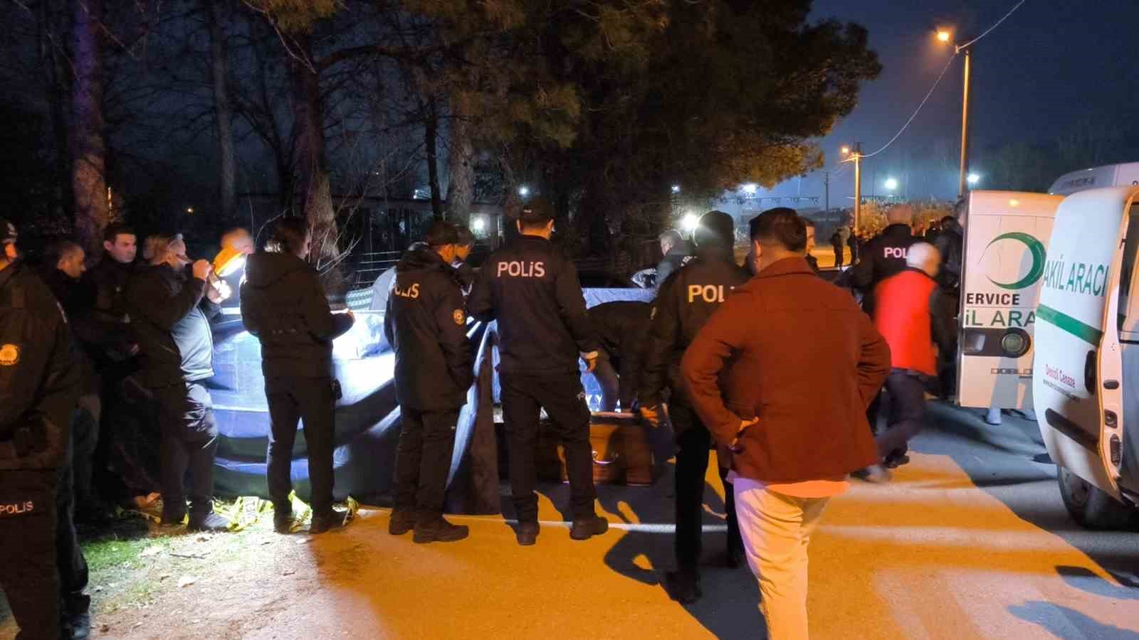 Çarşı ve Mahalle Bekçisi otomobilinde silahla vurulmuş halde bulundu 7 carsi ve mahalle bekcisi otomobilinde silahla vurulmus halde bulundu 3 maisSsp7
