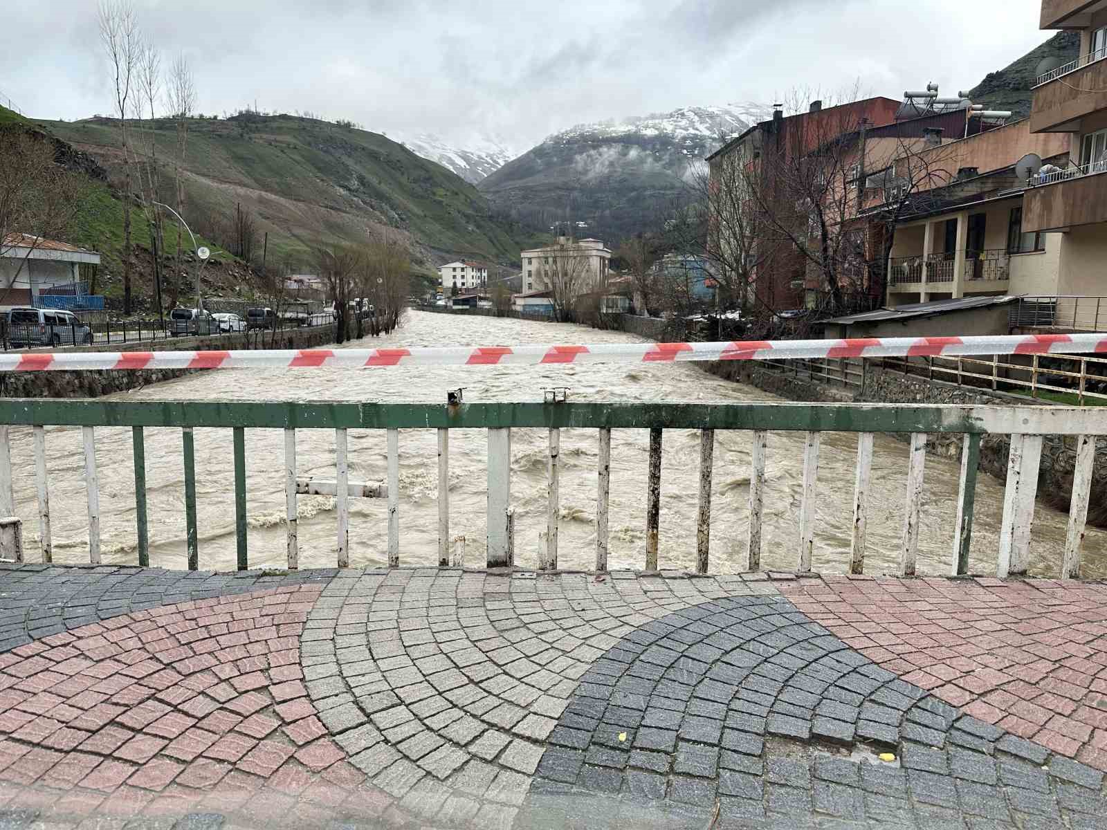 catakta asiri yagis nedeniyle kopru ve ustundeki kafe tedbiren kapatildi 3 6yF1aU6Q