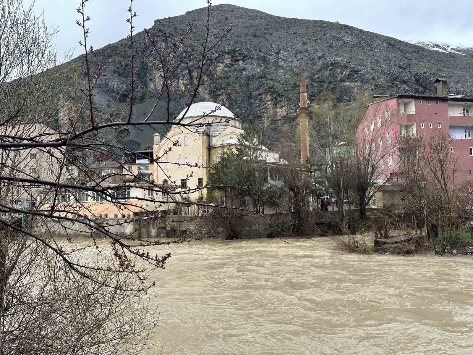 catakta asiri yagis nedeniyle kopru ve ustundeki kafe tedbiren kapatildi 4 8NSeI5Zd
