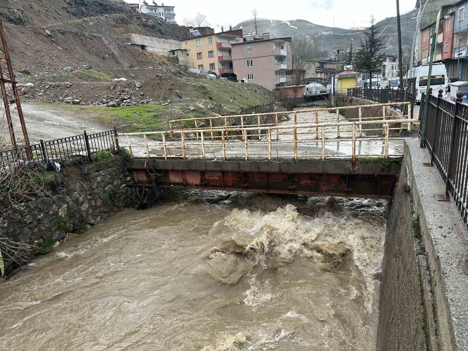 catakta asiri yagis nedeniyle kopru ve ustundeki kafe tedbiren kapatildi 5 e24LRcBq