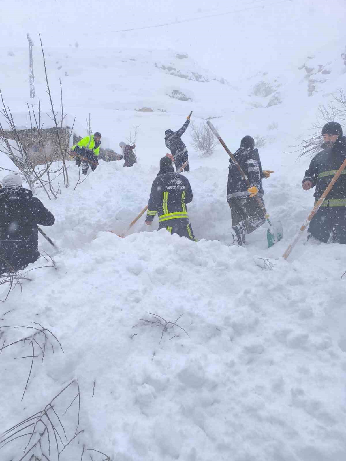 catakta cig faciasi kayip kadin kurtarildi 2 KpSYOzNL